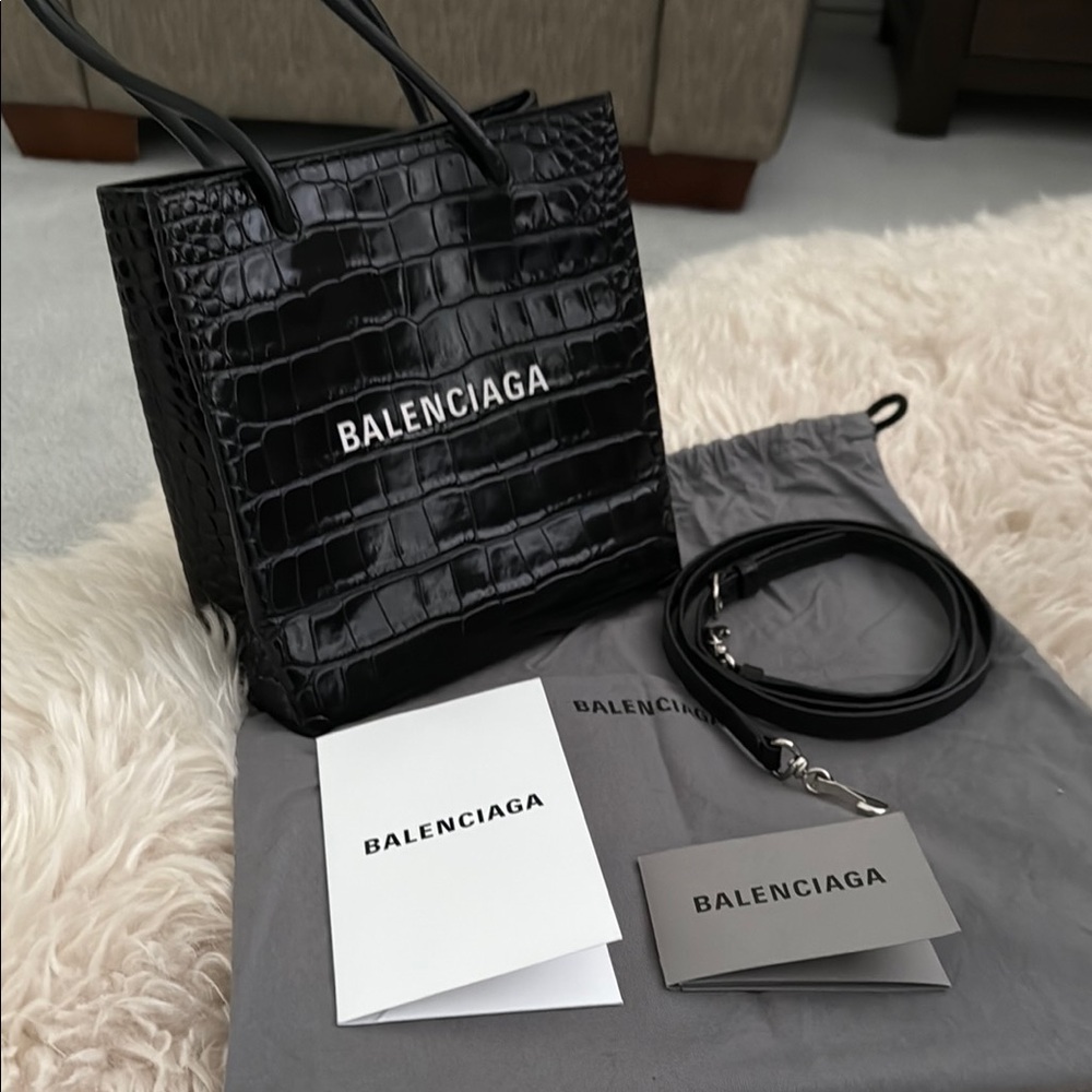 🐦‍⬛ Authentic Balenciaga Black Leather Tote bag.